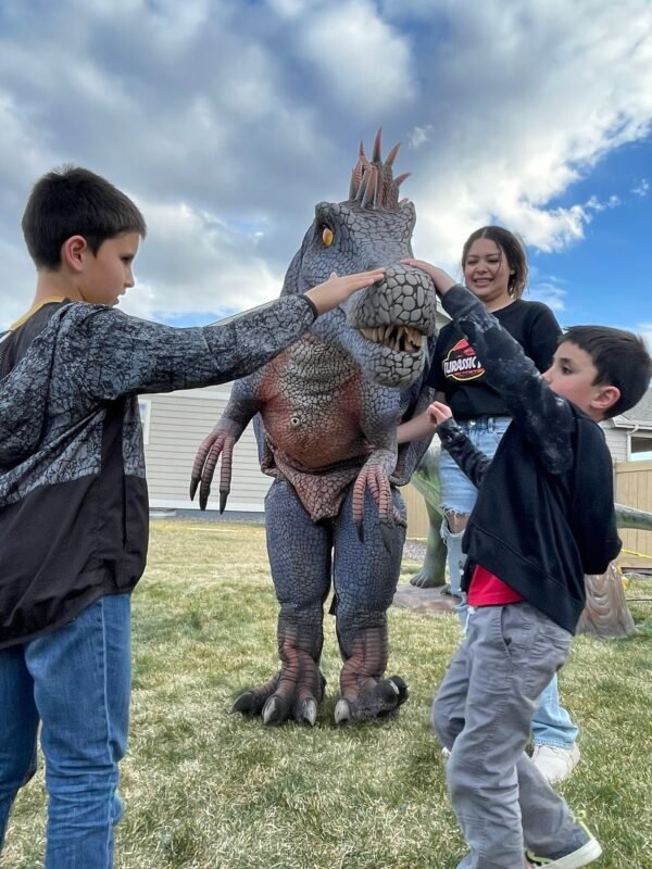 Spike the Spinosauri Walking Dinosaur - Image 7