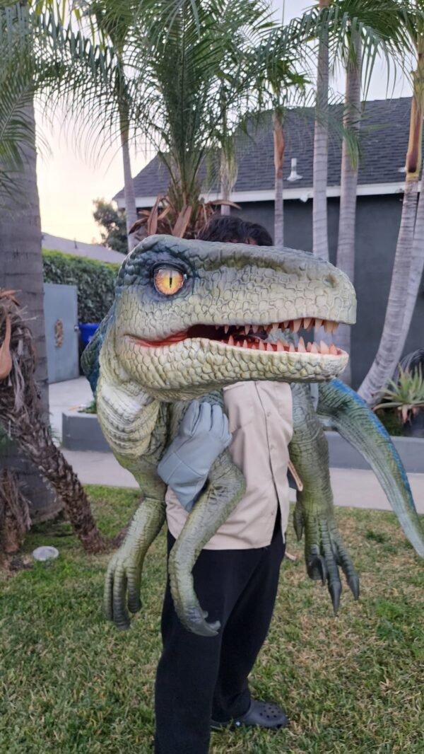 Velociraptor Shoulder Dinosaur - Image 3